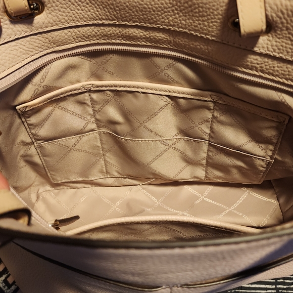 Michael Kors Pebbled Leather Bedford Tote (Soft Pink) - Picture 3 of 8